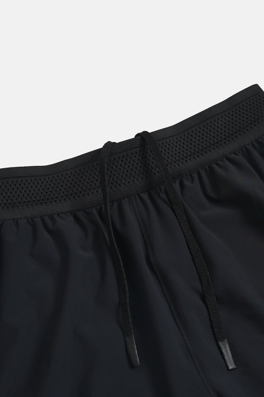 Perforated Light Shorts 7'