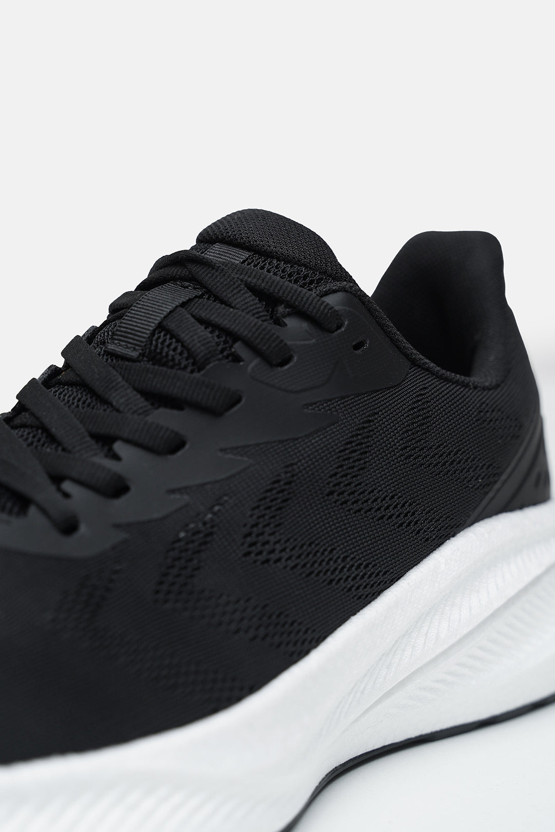 Basic Guy Jogging Shoe