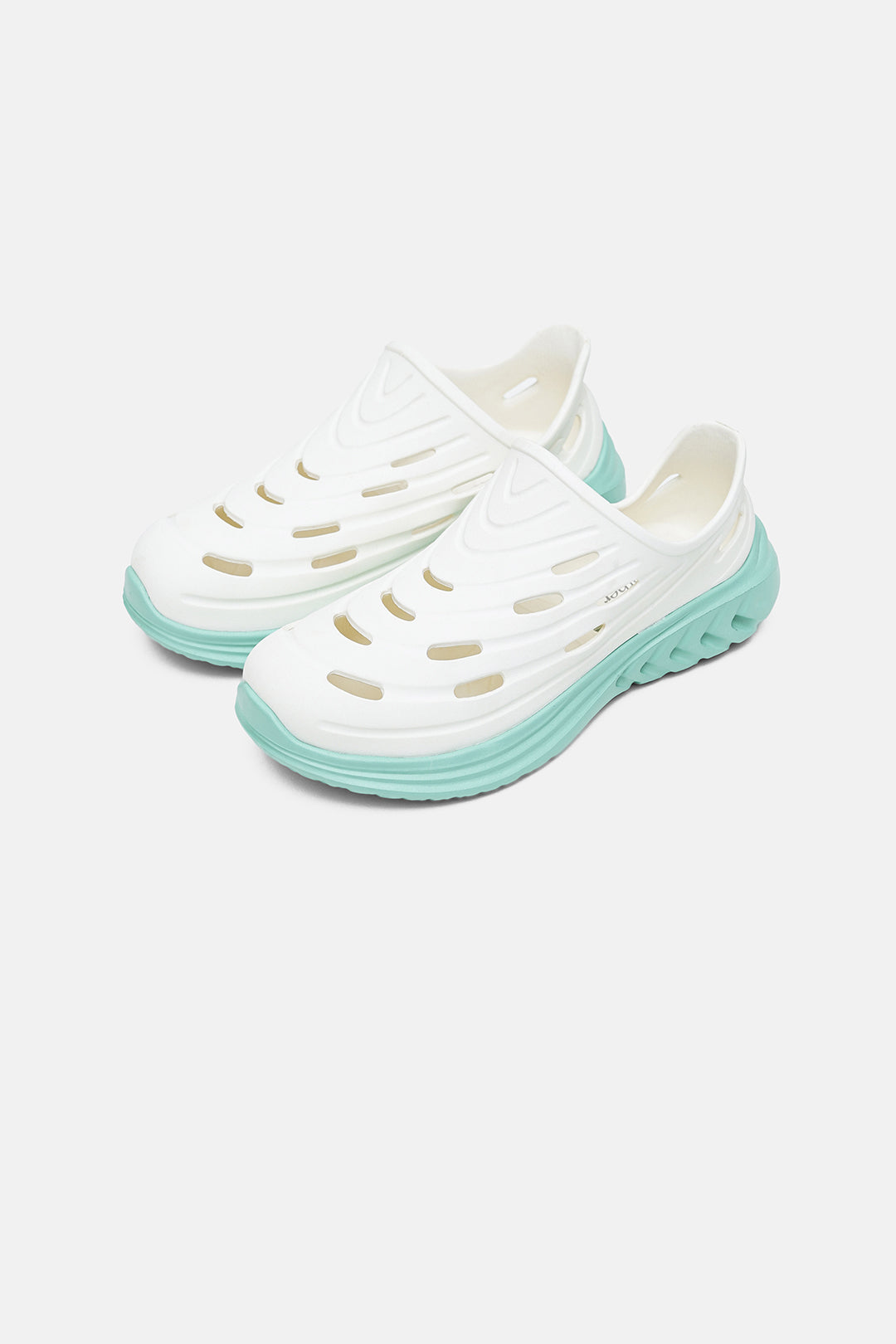 Sculpted Recovery Clogs