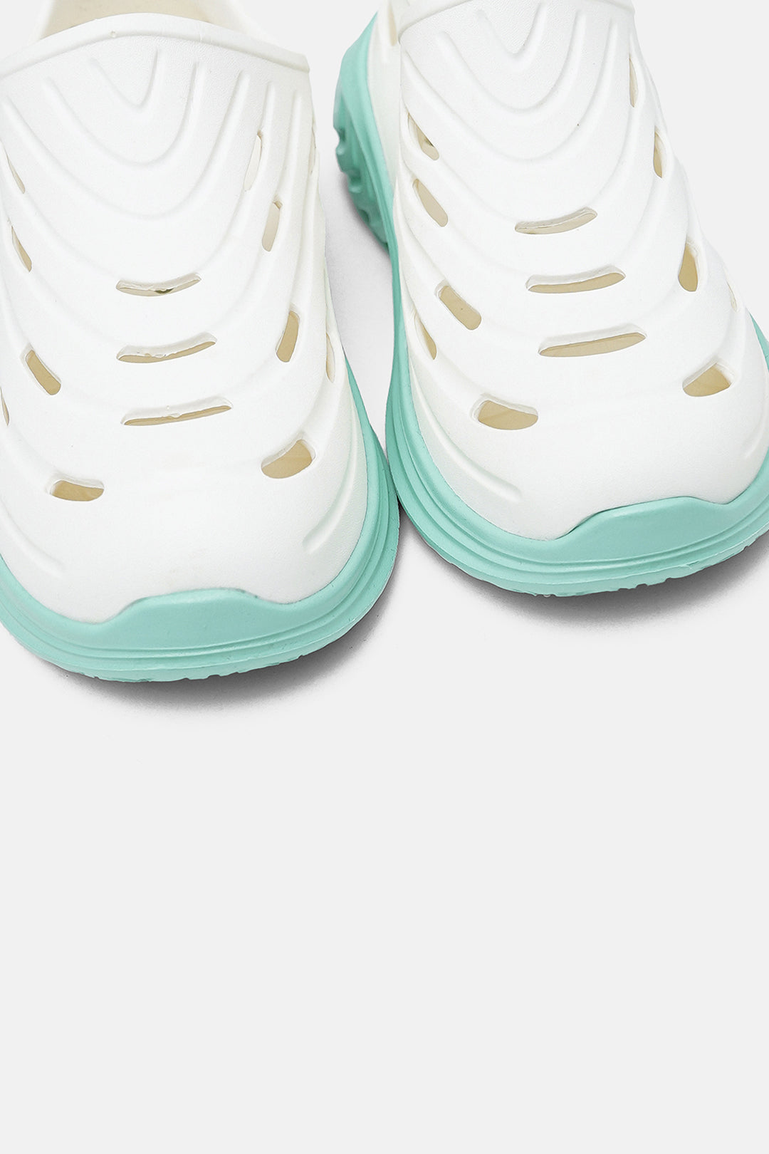 Sculpted Recovery Clogs
